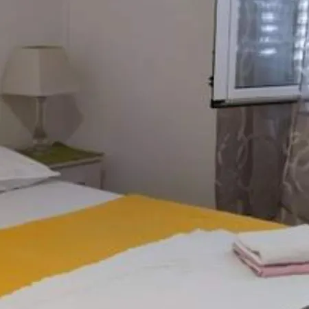 Mira Roso - One Bedroom 3 *