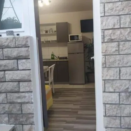 Mira Roso - One Bedroom 3 *